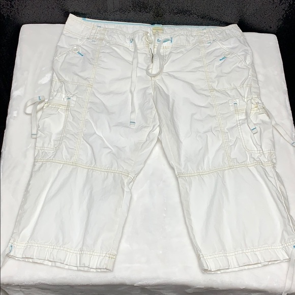 white cargo pants old navy